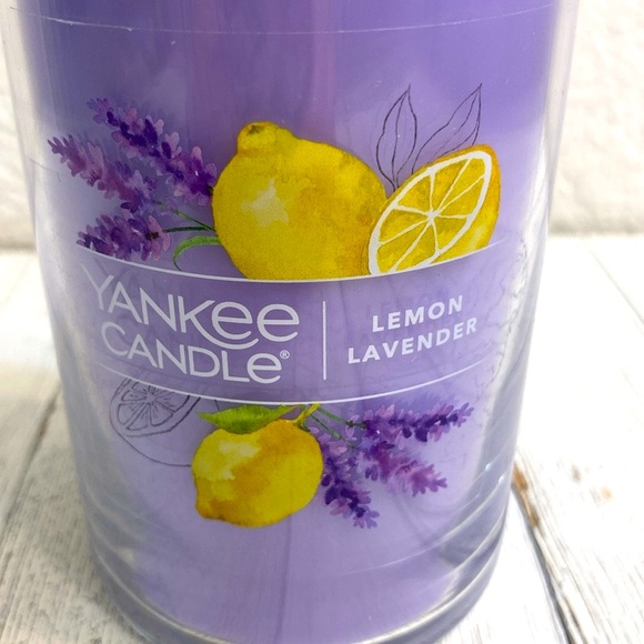 Yankee Lavender Lemon Candle / 14.25oz - Picture 3 of 6